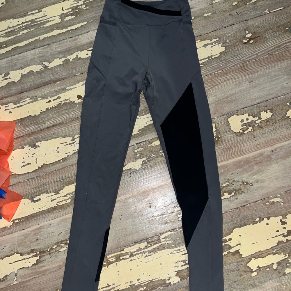 Gymshark grey leggings, super comfy and only worn a few times